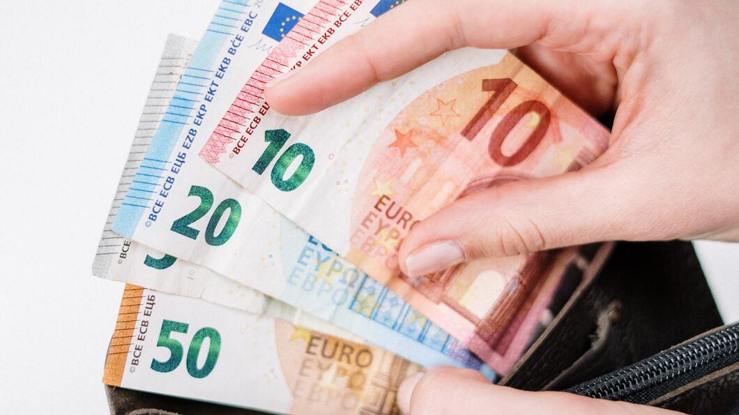 eurobriefjes geld in portemonnee