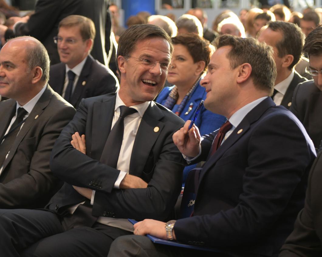 Premier Rutte in gesprek met zijn Luxemburgse collega Bettel